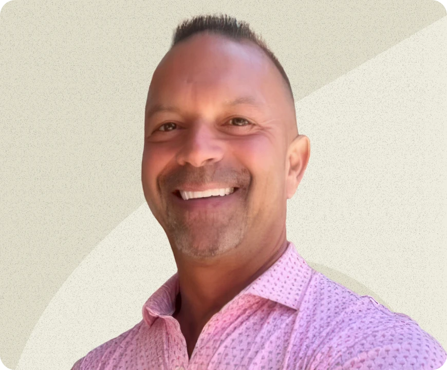 Jason Walker dressed in a pink patterned shirt representing fleetworthy solutions